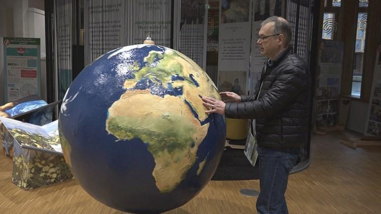 Jos Pierey in het Duurzaamheidscentrum in Deventer Foto RTV Oost