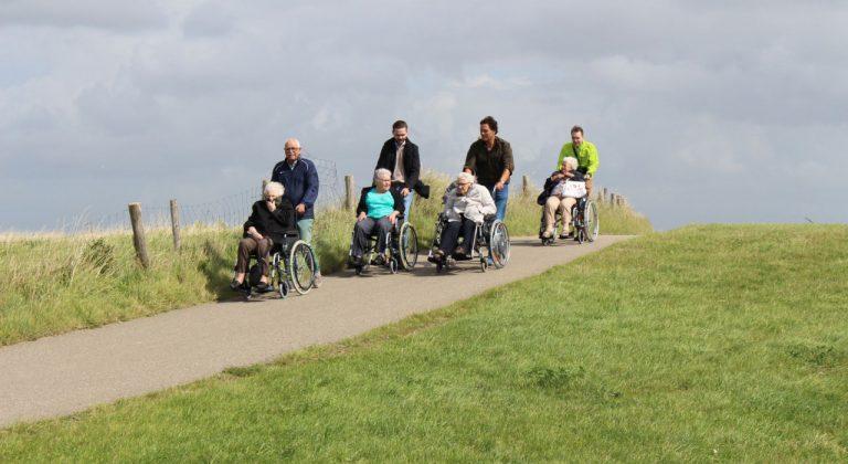 ouderen op dijk 5 0