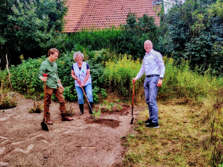 Plaatsing 2e kansplanten in Roverstuin Het Nieuwe Veld Agenda Rudy Nathalie Jeroen