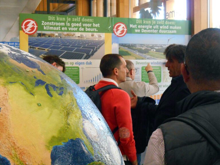 WEBSITE 20250515 Bijlage 4 Italiaanse delegatie in Duurzaamheidscentrum.png